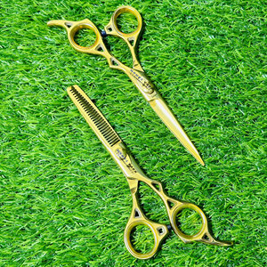 Juego de Tijeras Profesionales para Cortar y Entresacar Cabello, Estilo Moderno, Chapadas en Oro, para Barbería y Peluquería - Product Image 3