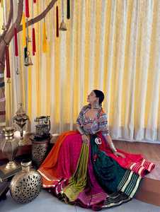 Ensemble Lehenga Choli Traditionnel Indien pour Femme en Coton Mousseline avec Broderie Miroir Colorée, Longueur Ras du Sol, Coupe Classique, Taille Unique - Product Image 3