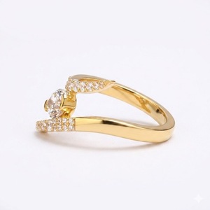 Bague ouverte en or massif 18 carats avec diamant de laboratoire taille poire, anneau pavé à branches fendues, bague de fiançailles minimaliste en or, bijoux de mariage - Product Image 3