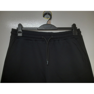 Shorts en tricot pour homme de qualité supérieure, conçus avec un matériau extensible, des poches latérales et une coupe décontractée pour un style de vie actif et un confort quotidien - Product Image 2