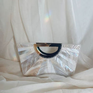 Bolso de Mano de Lujo para Mujer, Hecho a Mano, para Uso Diario y como Accesorio para Bodas - Product Image 1