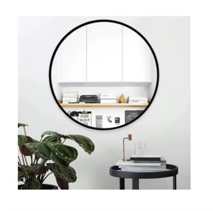 El espejo metálico más demandado ofrece resistencia y elegancia, con una superficie reflectante que se siente moderna y atemporal. - Product Image 2