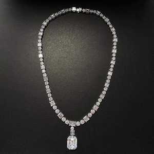 Collier exclusif pour femme avec diamant taille émeraude certifié IGI, couleur D-E-F, plaqué rhodium, or rose tendance - Product Image 2