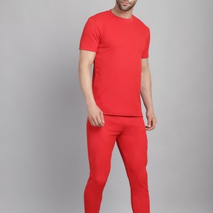 เสื้อยืดมีฮู้ดแขนยาวสีแดงล้วนสำหรับเด็กผู้ชาย พร้อมกางเกงเข้าชุด ชุดลำลอง น้ำหนักเบา โพลีเอสเตอร์ 100% ระบายอากาศได้ดี สปอร์ต เหมาะสำหรับฤดูหนาว - Product Image 3
