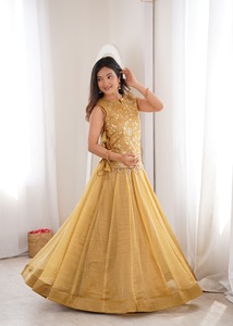 Elegante Lehenga Choli con vuelo y largo hasta el suelo, con Koti de blusa lisa con bordado Zari intrincado y tela de red pesada, para fiesta, boda, Diwali, graduación - Product Image 2