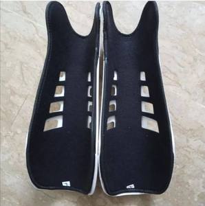 Espinilleras de Hockey sobre Césped, Duraderas, Color y Logotipo Personalizables, para Entrenamiento y Partidos al Aire Libre, Producto Eoin Winston Sports, Sialkot, Pakistán - Product Image 2