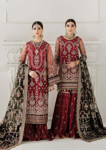 Robe de mariée pakistanaise haut de gamme, rose poudré et argentée, avec des détails en miroir métallique et des cristaux complexes. - Product Image 5