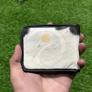 Cartera de Cuero Genuino Hecha a Mano con Pelo de Vaca, Cartera Delgada Bifold, Tarjetero de Cuero con Acabado Liso Premium - Product Image 1