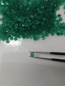 พลอยออนิกซ์สีเขียวธรรมชาติ 3 มม. ทรงกลมแบบคาโบชอง คุณภาพดีที่สุด สำหรับทำเครื่องประดับ - Product Image 1