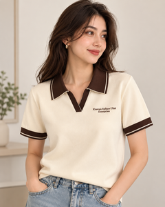 Polo de mujer de manga corta con bloques de color negro y estampado de letras, top informal - Product Image 2