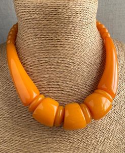 Pulsera de cuentas de resina con forma de corazón, color ámbar, brazalete con dijes, joyería hecha a mano, accesorio de regalo - Product Image 5