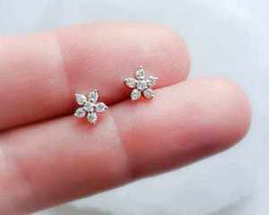 Boucles d'oreilles clous fleur en diamant de laboratoire, grappe florale ronde, plaqué or, bijoux fins de luxe, boucles d'oreilles en diamant pour femme - Product Image 6