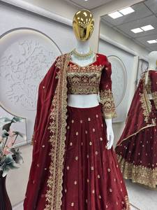 Conjunto de lehenga choli VASTRA COTTAGE de dos tonos en seda Fandy, lehenga con bordado y lentejuelas, con dupatta de seda Fandy. - Product Image 4