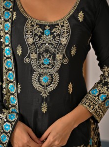 Ensemble Sharara Palazzo élégant en soie Vichitra avec broderies de sequins et dupatta assorti – un ensemble ethnique gracieux pour les occasions festives - Product Image 3
