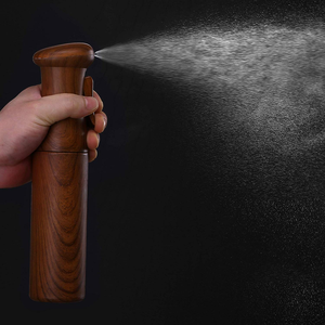 IKZARSA CIK-186 Flacon pulvérisateur professionnel de haute qualité 300ML en plastique à texture bois, brume fine, rechargeable, pour coiffure - Product Image 6