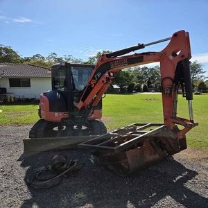 Mini-excavatrice Kubota U35-4 d'occasion, capacité 3 tonnes, pour chantiers de construction, équipée de moteur, boîte de vitesses et pompe à engrenages. - Product Image 2