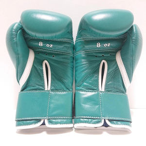 Gants de boxe d'entraînement confortables en cuir véritable avec fermeture Velcro, parfaits pour le sparring – Équipement de boxe Winning vert artisanal - Product Image 4