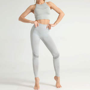 Ensemble de yoga confortable pour femme, style unique 2026, col en V, respirant, 2 pièces, avec logo frontal uni, dernière conception, meilleure vente, vente en gros - Product Image 2