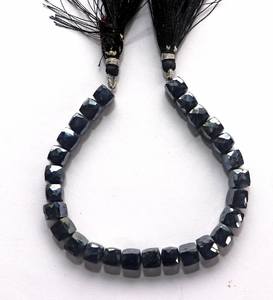 ลูกปัดสปิเนลสีดำธรรมชาติทรงลูกบาศก์เจียระไน ร้อยเป็นเส้น สำหรับทำเครื่องประดับ ขายส่ง - Product Image 3