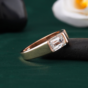 Bague pour homme en or blanc 14 carats avec diamant de laboratoire taille émeraude 2,11 carats, sertissage clos, VVS-VS DEF, solitaire, alliance de mariage certifiée - Product Image 2
