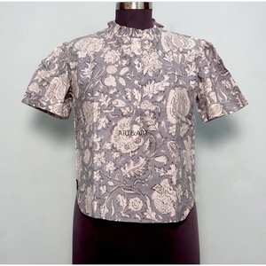 เสื้อท็อปส์ลำลองพิมพ์ลายดอกไม้สไตล์วินเทจสำหรับผู้หญิงทุกคน ใส่ได้ทั้งฤดูร้อนและฤดูหนาว ทรงสวย ใส่สบาย แขนสั้น ติดกระดุม ผ้าฝ้าย 100% - Product Image 1