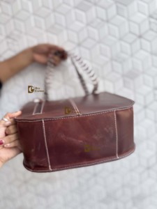 Bolso de cuero hecho a mano con apliques de caballo, estilo vintage, con correa para el hombro, para mujer, para uso diario. - Product Image 5