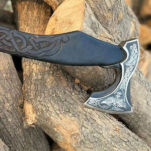 Hacha Estilo Tomahawk Vikinga Industrial Hecha a Mano, Hoja de Acero al Carbono, Mango de Madera, Diseño Nórdico Rústico para Camping, Bushcraft y Trabajo en Madera - Product Image 5