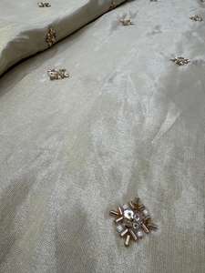 Tela Premium Transpirable, Ecológica, de Secado Rápido, Tejida en Viscosa Cosmos, con Bordado Original de Cuentas, para Prendas Khushi - Product Image 2