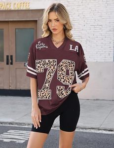 Camiseta de Fútbol Americano con Estampado de Leopardo Borgoña, Cuello en V, Manga Corta, Malla 100% Poliéster, Ropa Deportiva Personalizada para Mujer, Talla XXXL - Product Image 3