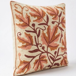Housse de coussin brodée au point Crewel du Cachemire — Feuille d'érable automnale ivoire - Product Image 3