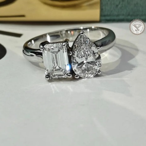 Anillo de Compromiso de Oro Amarillo de 14K con Diamante Cultivado en Laboratorio con Corte Esmeralda de 2.50 Quilates, Certificado por IGI, Joyería de Lujo para Novia, Regalo de Boda - Product Image 1