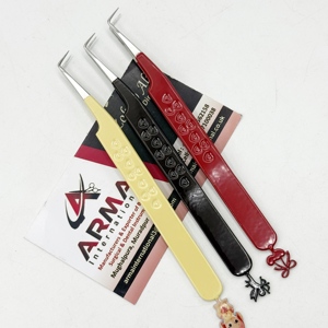 แหนบต่อขนตาปลายแหลม ทนทาน ออกแบบด้วยเครื่อง CNC ความแม่นยำสูง พร้อมด้ามจับลายหัวใจ 90 องศา ผลิตจากสแตนเลสอย่างยั่งยืน - Product Image 4