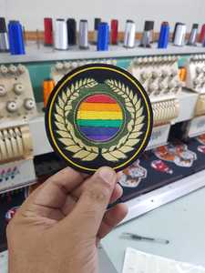 Parche Bordado Personalizado Arcoíris Orgullo LGBTQIA+ Corona de Laurel, Insignia Decorativa para Coser, Accesorio de Ropa de Fieltro No Tejido y PVC - Product Image 1
