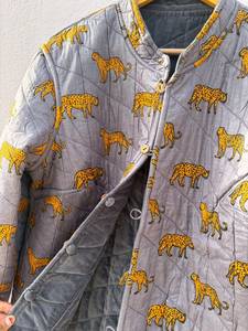 เสื้อแจ็คเก็ตแม็กซี่แบบมีฮู้ด ผ้ากำมะหยี่ลายเสือดาว งานแฮนด์เมด สำหรับผู้หญิง แบบสองด้าน สไตล์โบฮีเมียน เสื้อโค้ทฤดูหนาว พิมพ์ลายดิจิทัล - Product Image 6