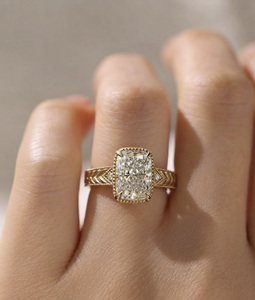 แหวนหมั้นเพชรทรงรัศมีสังเคราะห์เคลือบทอง 14K บนตัวเรือนเงิน ดีไซน์หรูหราสไตล์วินเทจ ประดับลายมิลเกรน สำหรับผู้หญิง - Product Image 1