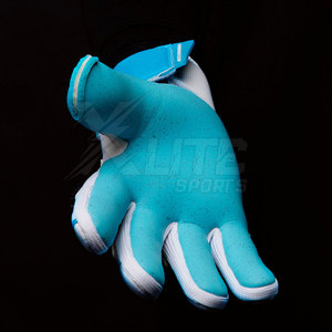Gants de gardien de but en latex antidérapants à logo personnalisé, à usage durable, avec support pour les doigts, fermeture à boucle, unisexe, pour l'entraînement et les matchs de football - Product Image 2
