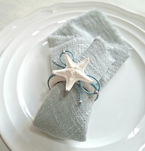 Anneau de serviette en bois blanc style étoile de mer, idéal pour les restaurants pour créer une table élégante et bien rangée, provenant d'Inde. - Product Image 5