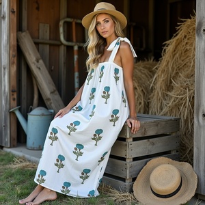 Robe longue en coton sans manches Breezy avec décolleté carré bretelles bleu vert imprimé fleuri coupe ample fluide décontracté - Product Image 1