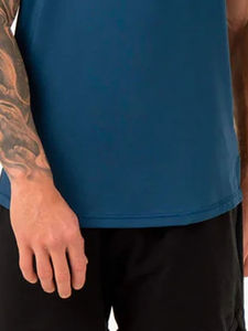 Débardeurs personnalisés pour hommes avec tissu respirant à séchage rapide et design sans manches, parfaits pour la salle de sport, les entraînements, la remise en forme et les tenues décontractées. - Product Image 6