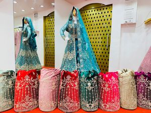 Zware Fluwelen Bruids Lehenga Set Met Jarkan Schouderophalen, Riem En Dupatta Trending Winter Mastani Stijl Feestkleding