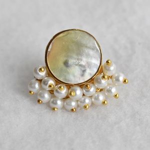 Boucles d'oreilles pendantes en laiton et perles synthétiques, plaquées or 18 carats, faites à la main, bijoux pour femmes, pour tous les jours - Product Image 2