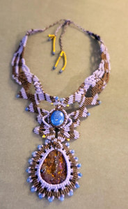 Collar con bordado de cuentas de cristal atemporal, joyería única hecha a mano para fiestas y eventos sofisticados - Product Image 4