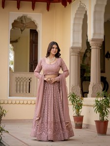 Ensemble Lehenga rose brodé, chemisier à manches longues, jupe plissée, dupatta en tulle, tenue de mariage indienne - Product Image 5