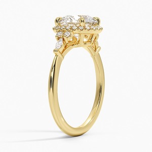 Bague de fiançailles en diamant taille brillant rond en or blanc 18 carats avec sertissage à griffes et pierres latérales, style classique pour femme - Product Image 3