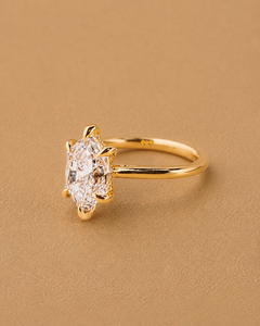 Anillo de Compromiso con Diamante Cultivado en Laboratorio de Corte Marquesa de 2.8 Quilates, Halo Oculto y Corte Catedral en Oro de 14K - Product Image 5
