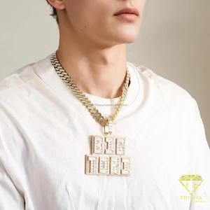 Joyería de Moda con Diamantes de Moissanita: Colgante de Letra Personalizada Grande, Diseño Totalmente Brillante y Cadena Cubana Iced Out - Product Image 2