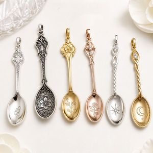 Pendentifs Cuillère Fleur Personnalisés Vintage en Acier Inoxydable Plaqué Or 18K avec Sertissage Griffe en Zircon - Product Image 1