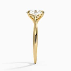 Elegante Anillo de Compromiso Solitario de Moissanita con Corte Ovalado en Oro Blanco, con Detalle de Hoja, Joyería Nupcial Clásica - Product Image 2