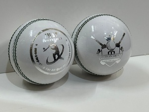 Pelota De Cricket De Cuero Genuino Super Cavalier 99 - Product Image 5