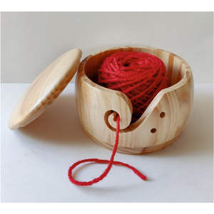 Bol à laine en bois en gros avec couvercle, fait main en pin, écologique, pour le tricot et le crochet - Product Image 1